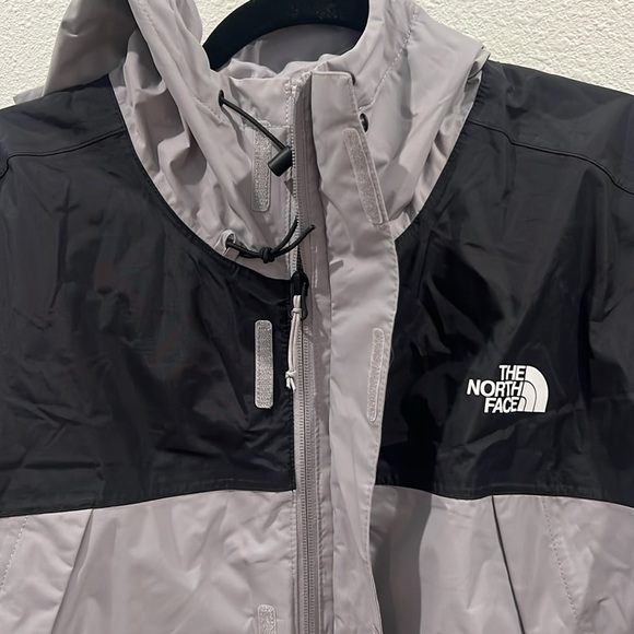 North Face Windrbeaker - Picture 3 of 3